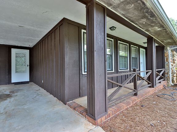 4th image of 2581 Kings Cir NW