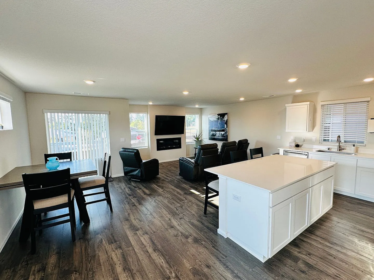 Almost New Beautiful Home With Stunning Finishes — Photo 4