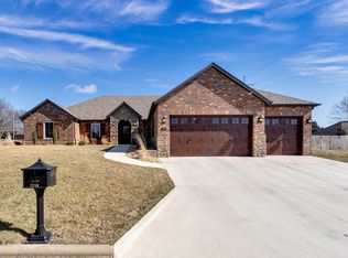 3250 S Victoria Ave, Springfield, MO 65809