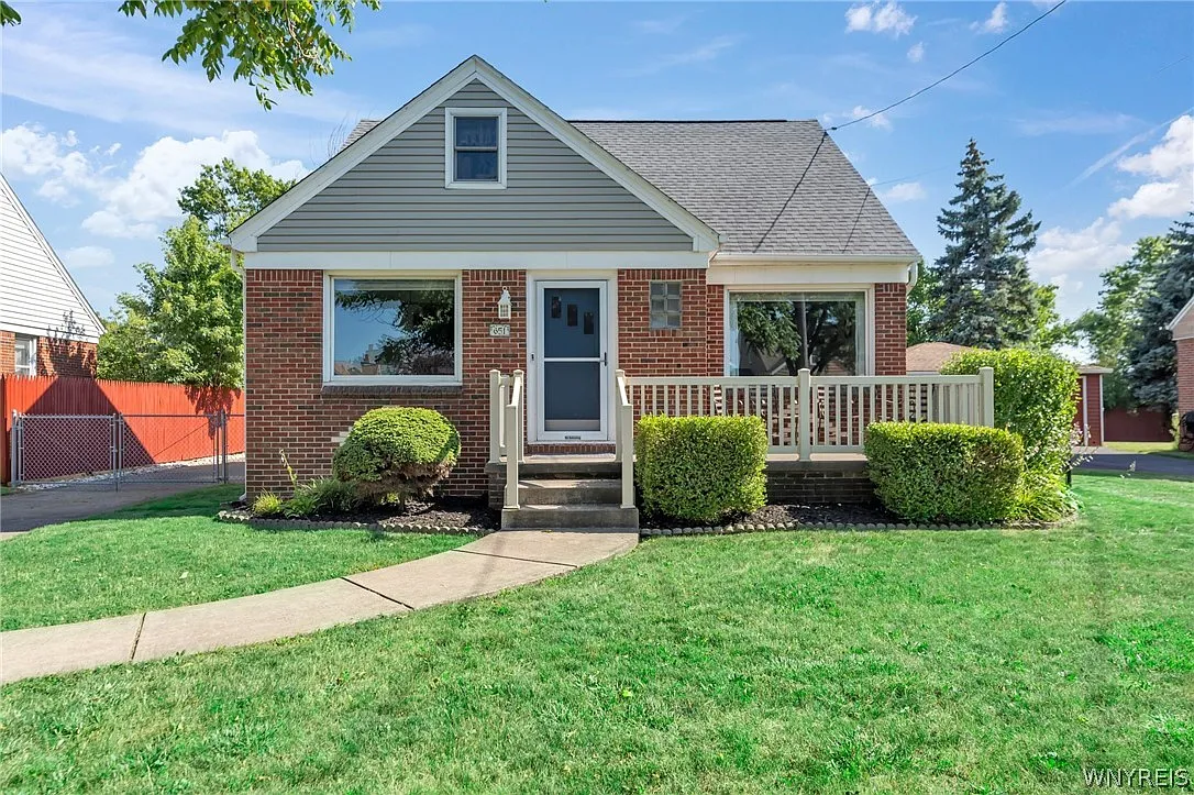 651 Mapleview Rd photo 1