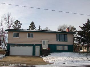 421 3rd Ave E, Richardton, ND 58652