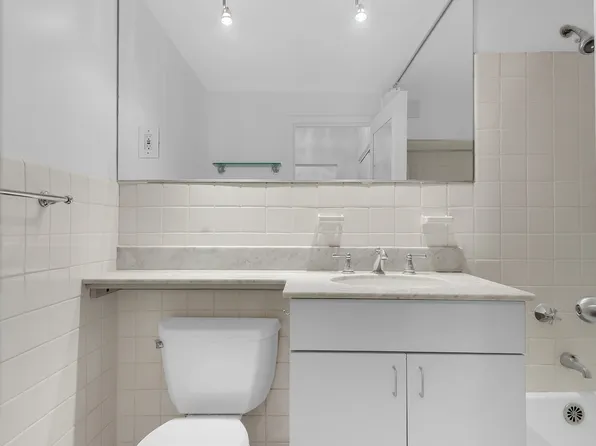 11 Fifth Avenue image 15 of 18