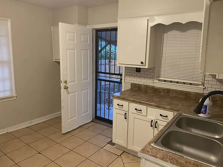 3451 Sharpe Ave — Photo 4
