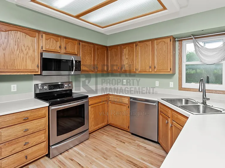 8912 Highland Oaks Dr — Photo 11