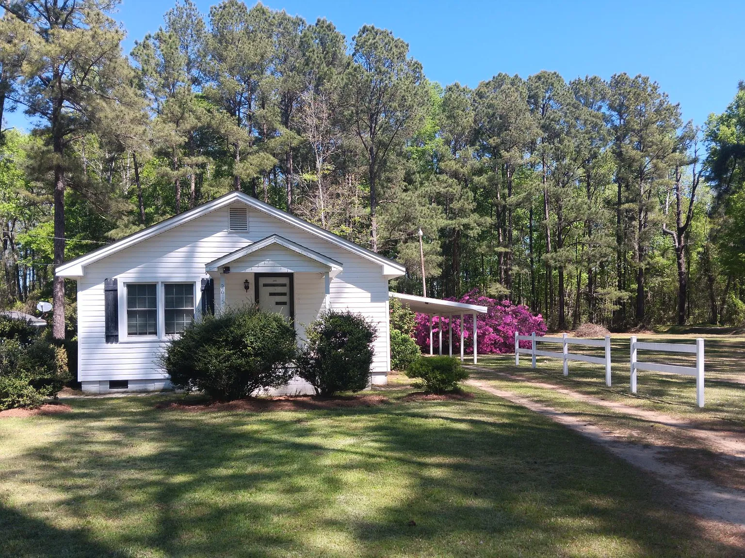 2615 E Effingham Hwy — Photo 1
