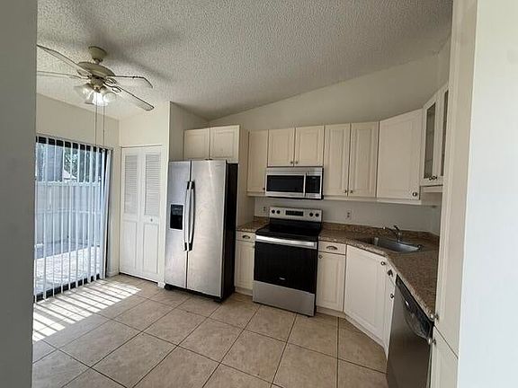 5th image of 1028 Green Pine Blvd APT A