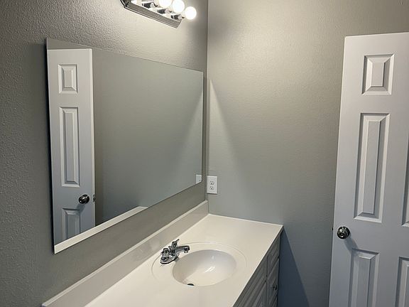 2nd image of 7010 Elmbank Main