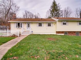 1692 Country Club Rd, Middletown, CT 06457