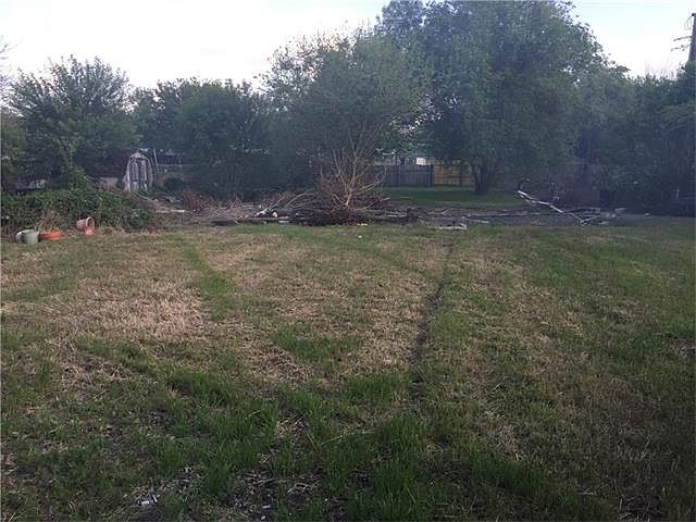 2nd image of 207 Windy Hollow Ln