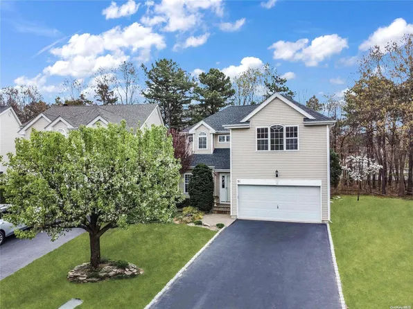 51 Sunflower Ridge Road #51, South Setauket, NY 11720