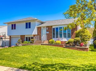 1329 Jonathan Ln, Wantagh, NY 11793
