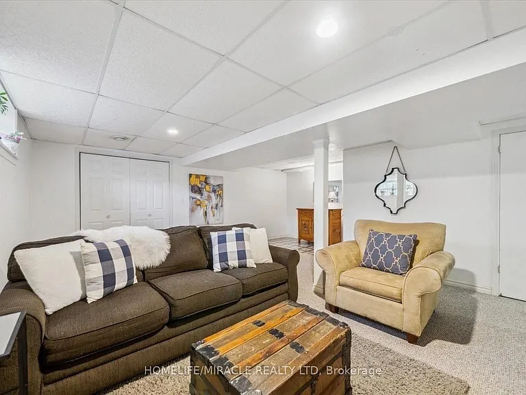19 Wallace Dr — Photo 4