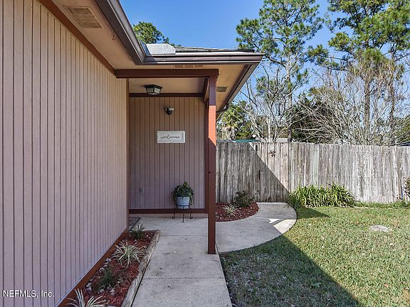 4th image of 10733 Ironstone Dr N
