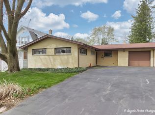 104 Lincoln Ave, Round Lake, IL