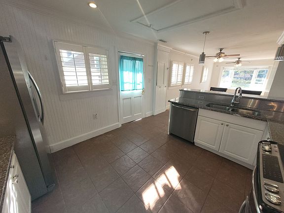 4th image of 1226 Richmond Cres