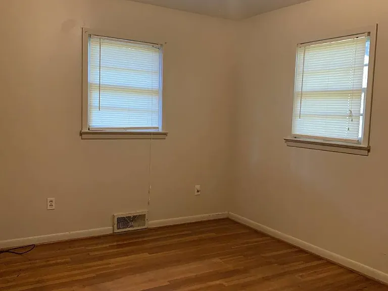 908 Twin Oaks Ave — Photo 10