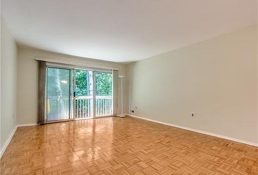 4th image of 361 McDowell Dr #361