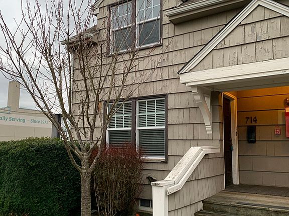 2nd image of 714 Franklin St SE