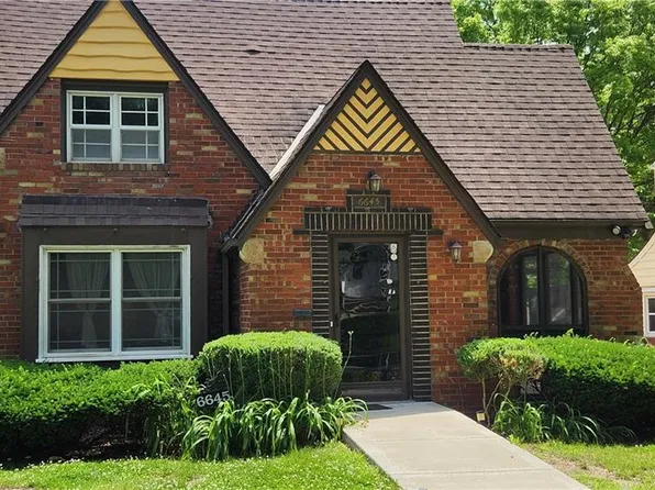 6645 Cherry St, Kansas City, MO 64131