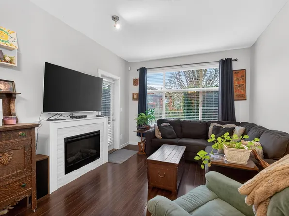 19201 66a Ave #101, Surrey, BC V4N 6N7