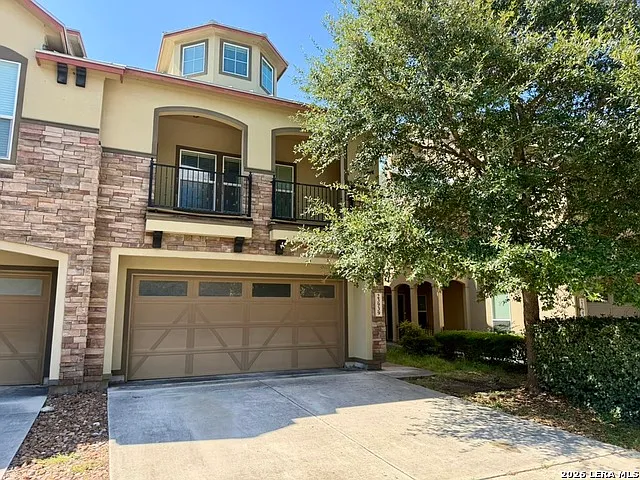 23939 Stately Oaks