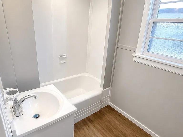 1117 E 9th St #2 — Photo 8