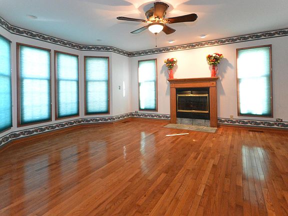 3rd image of 23701 W Vintage Knoll Dr