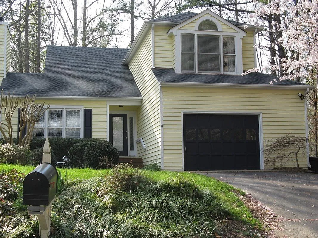 Photo 1 of 8 - 5606 Long Cove Rd - Midlothian, VA Primary Photo - 5606 Long Cove Rd