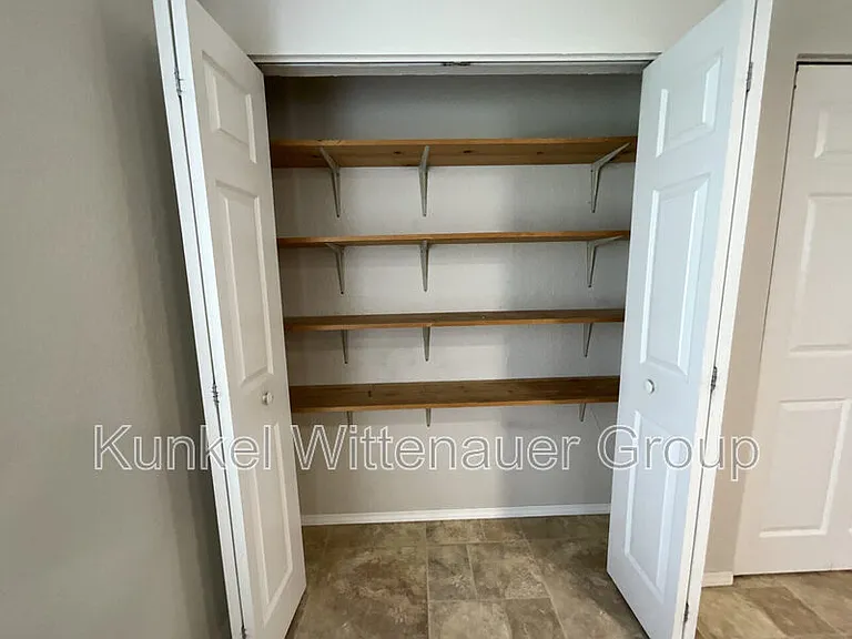 932 Evan Dr — Photo 10