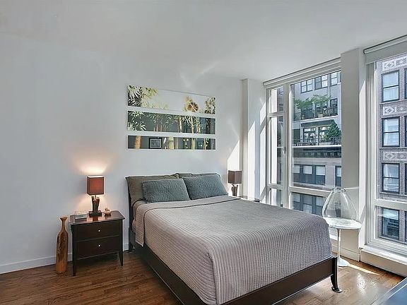3rd image of 133 W 22nd St APT 8E