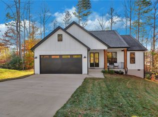 402 Kensington Cir, Seneca, SC 29672