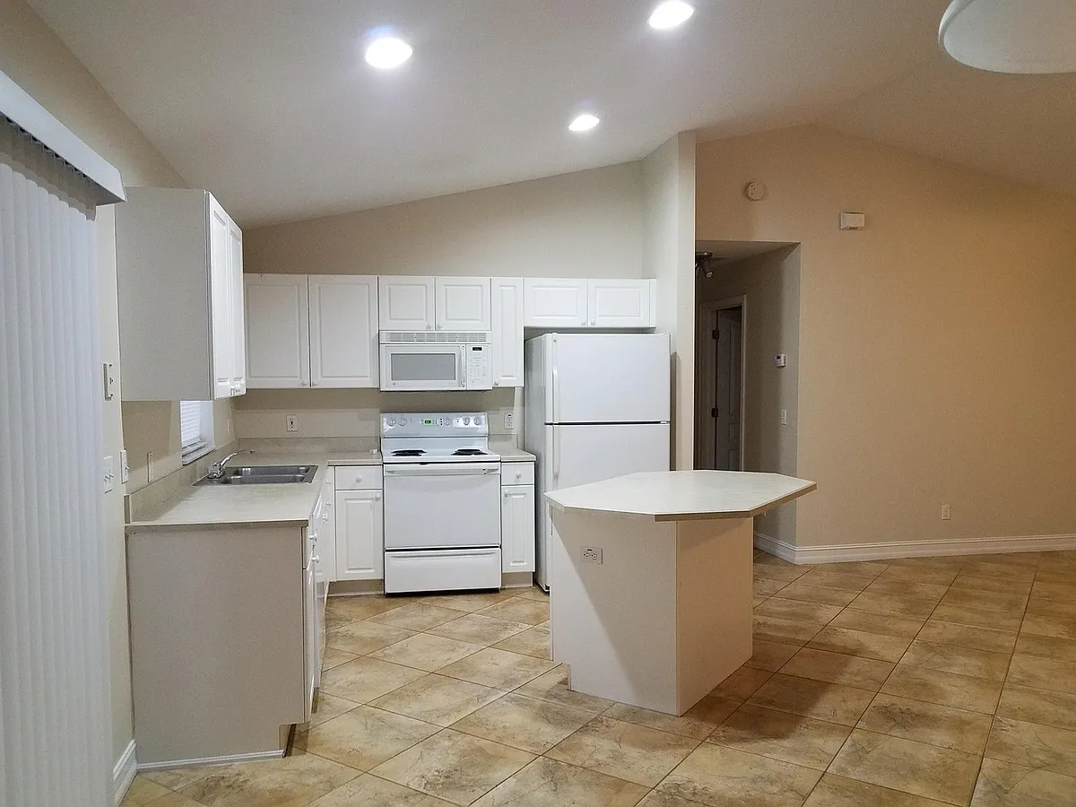 Building Photo - 213 Blackstone Dr