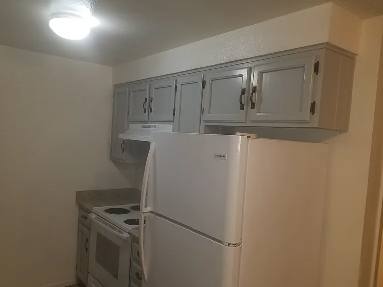 110-116 SE Cleveland Ave — Photo 5