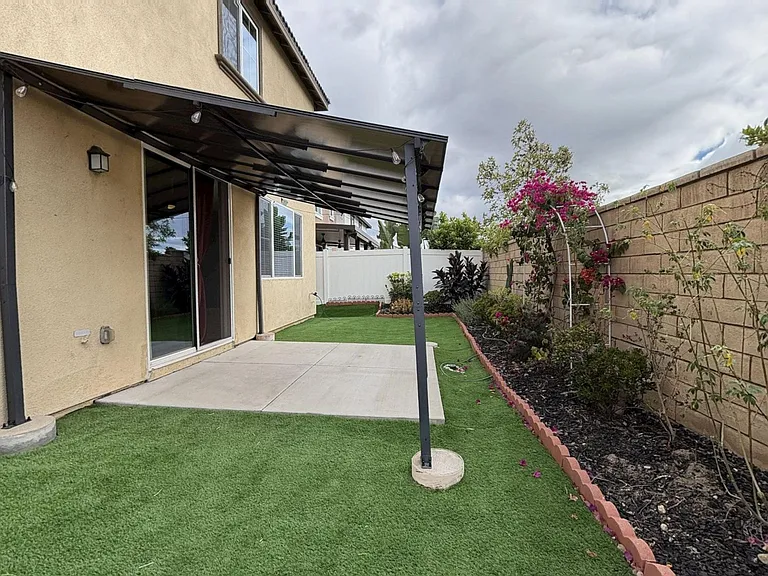 1685 Camellia Ln — Photo 29