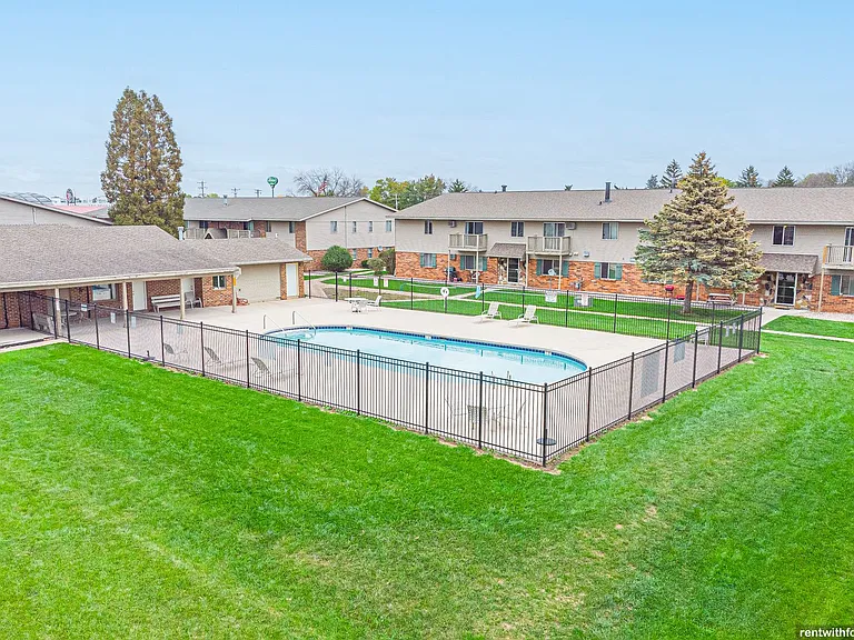 EVERGREEN PLACE — Photo 16