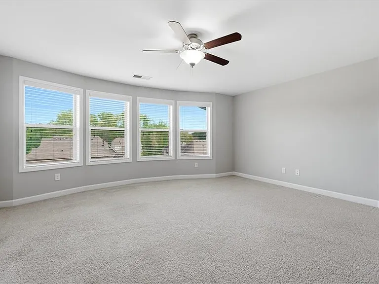 304 Cochin Dr — Photo 38