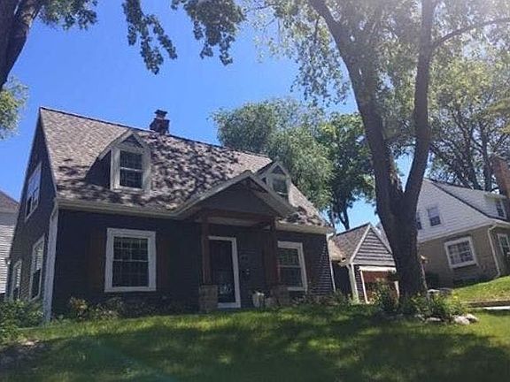 3rd image of 701 Allouez Ter