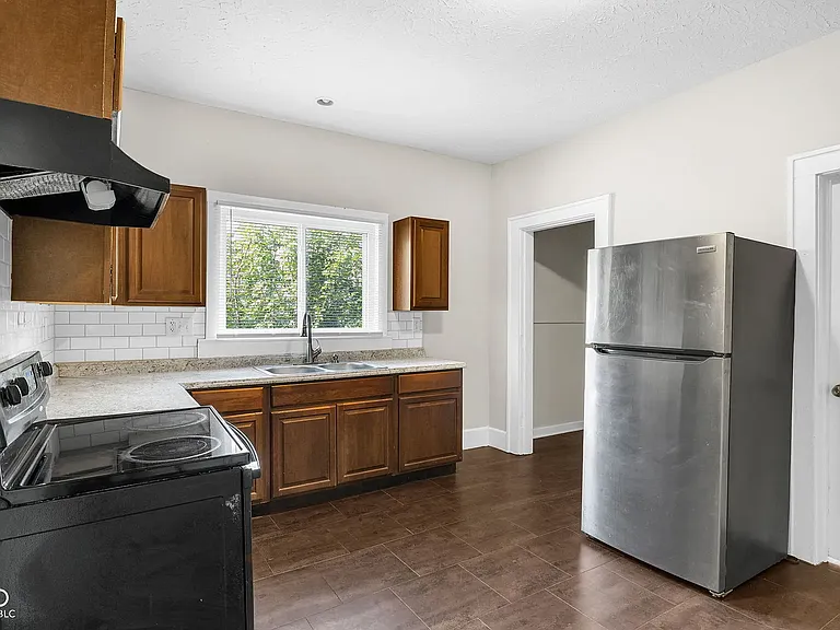 3019 Broadway St — Photo 10