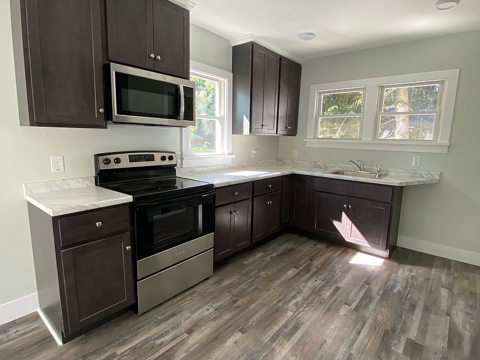 1st image of 6 Cottage Ct