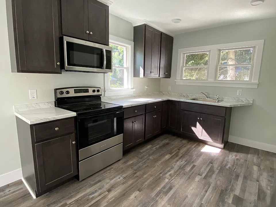 6 Cottage Ct