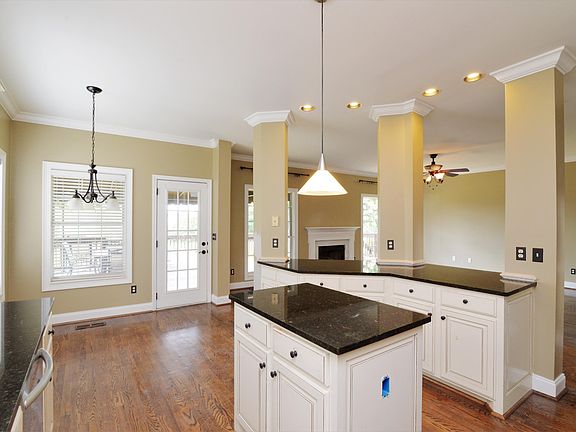 5th image of 245 Dandridge Dr
