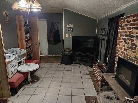 4th image of 310 1st Ave