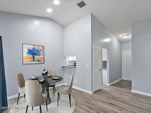 4th image of 8302 DERBYSHIRE Place