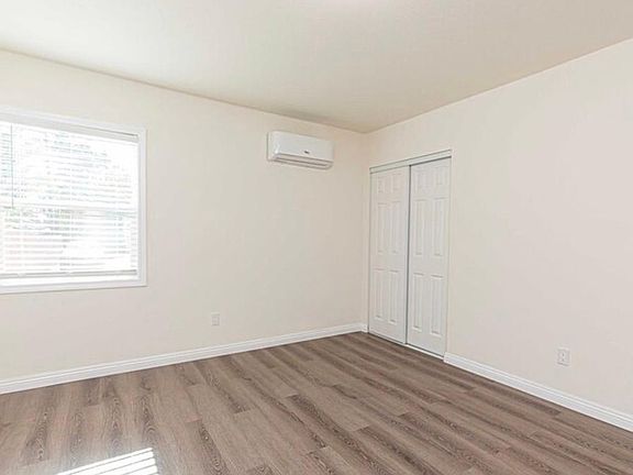 5th image of 245 S Wabash Ave #1