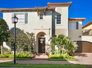 121 Via Poinciana Ln, Boca Raton, FL 33487
