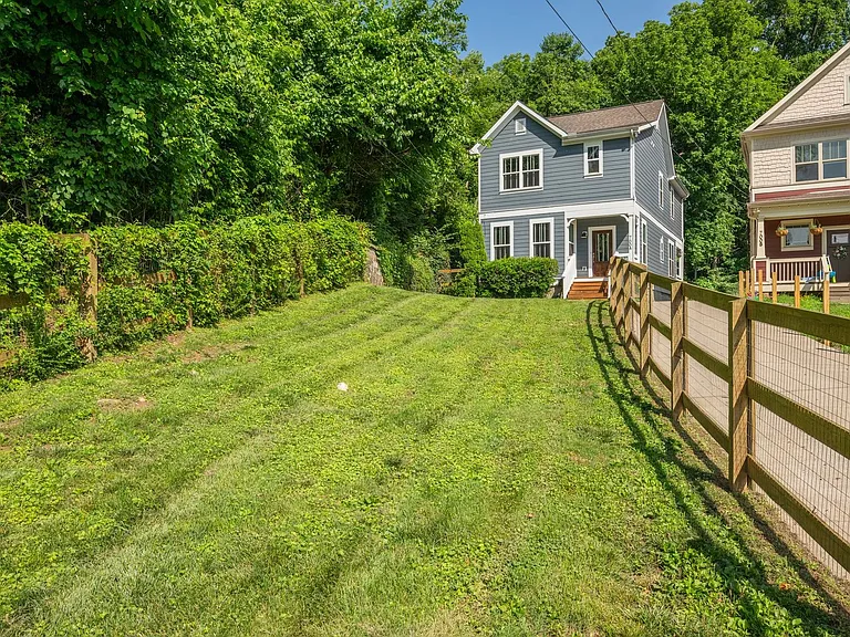 700A Eastland Ct — Photo 1