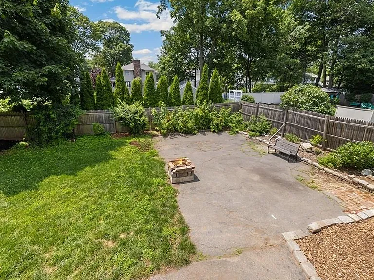 40-42 Bancroft Ave — Photo 4