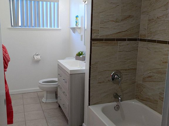 Main Bath off hallway