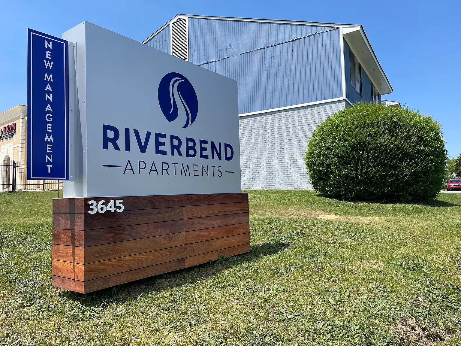 Riverbend Apartments — Photo 1