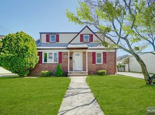 89 Stratford Rd, Dumont, NJ 07628